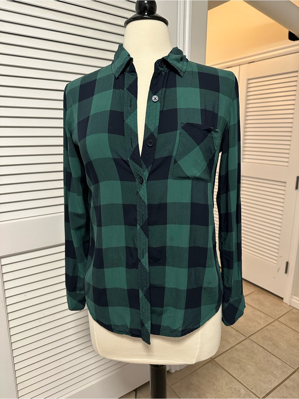 Market and Spruce- Green and Black Buffalo Check Womens Button-Up Shirt
